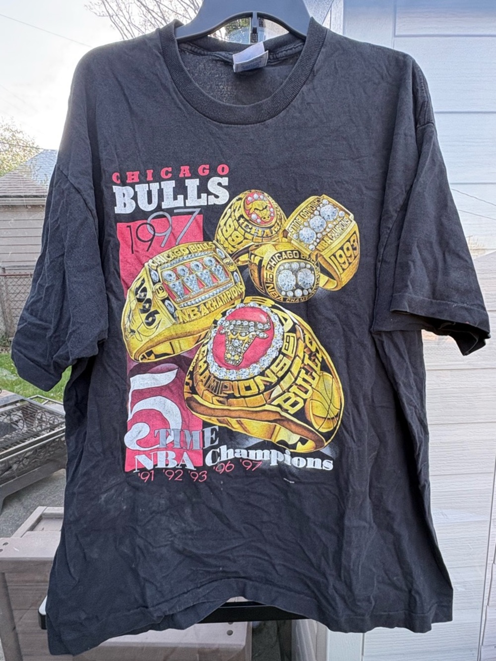 Pro Player Chicago Bulls Black Tee with Gold Ring Graphic